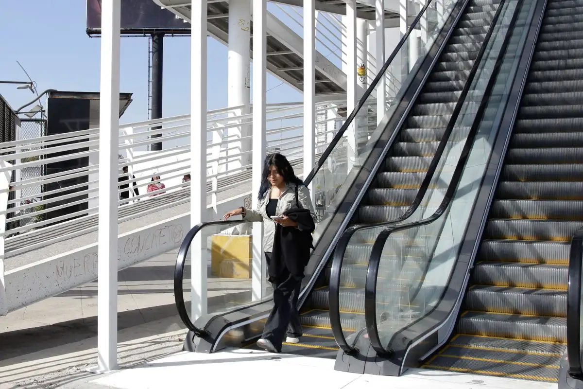 Ya funcionan escaleras eléctricas del CCU y Vía Atlixcáyotl 3 Ya funcionan escaleras eléctricas del CCU y Vía Atlixcáyotl