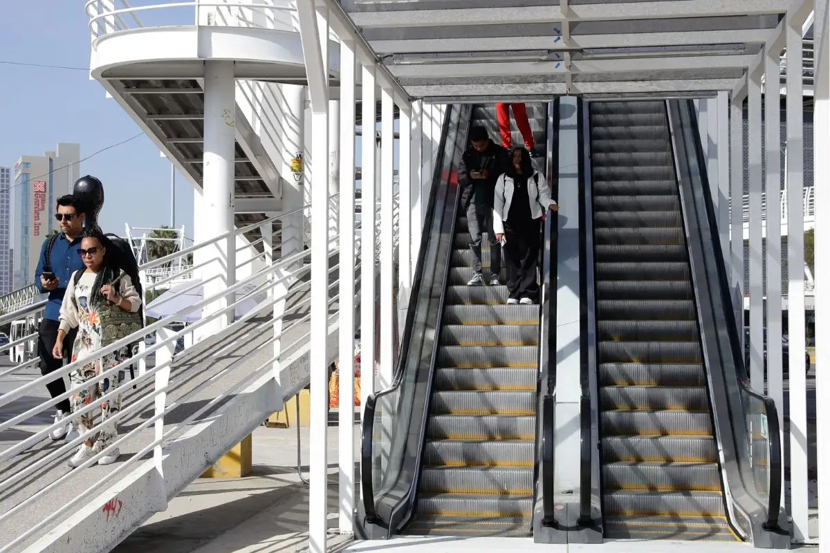 Ya funcionan escaleras eléctricas del CCU y Vía Atlixcáyotl