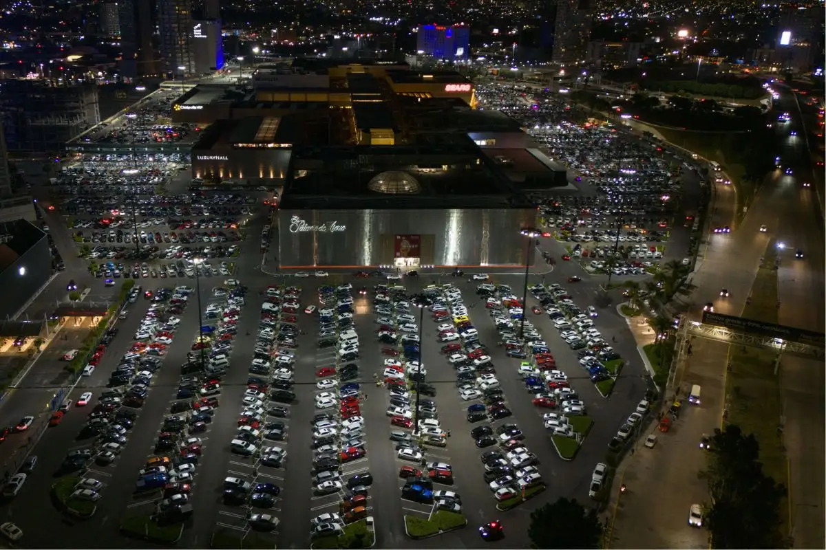 Estacionamiento gratuito en plazas comerciales, propone Verde Ecologista