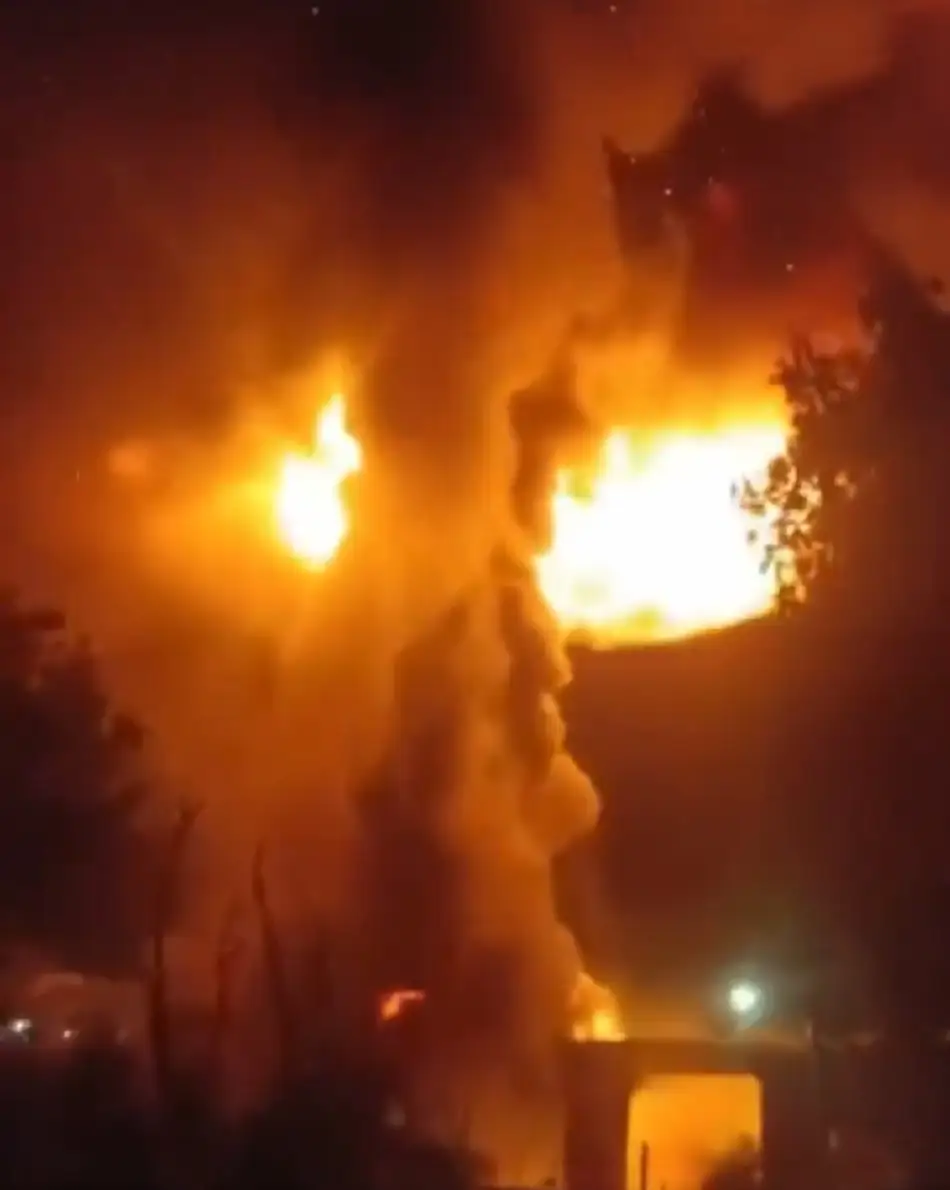 Explota pipa en la México-Tuxpan tras caer de un puente