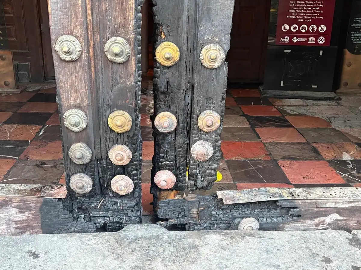 ¿Qué provocó el incendio en la Catedral de Puebla? Esto sabemos