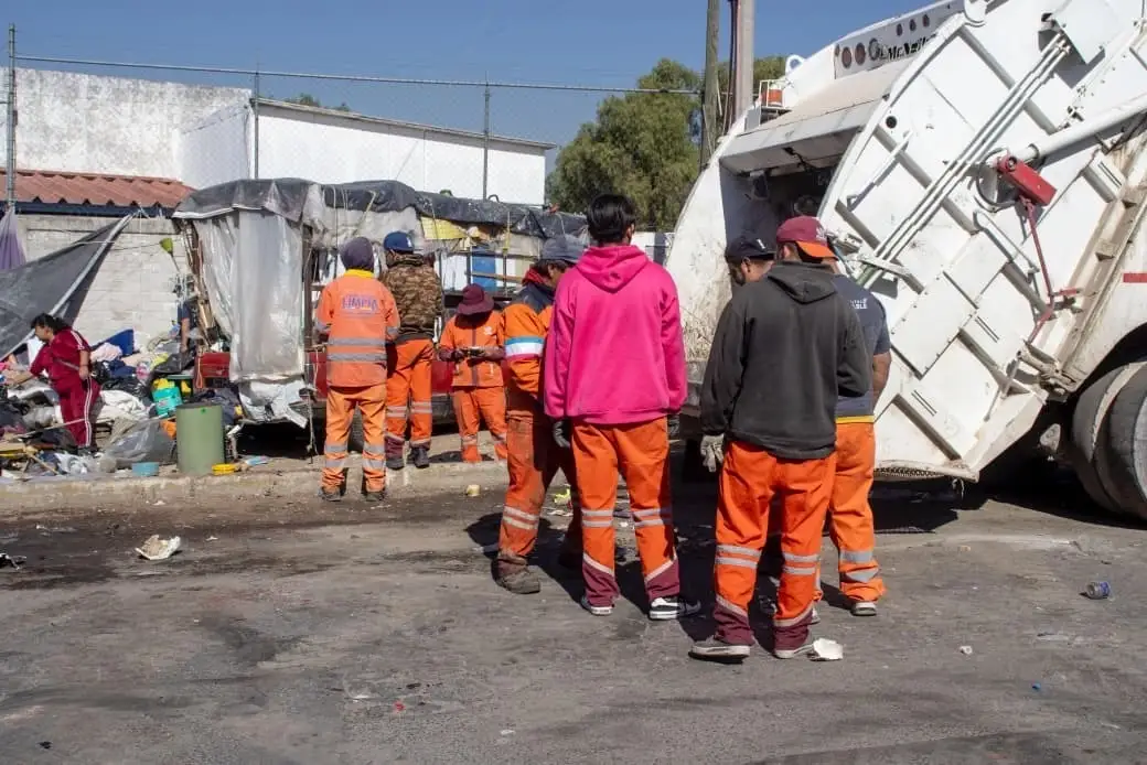 Ayuntamiento de Puebla realiza limpieza en la colonia Villa Verde