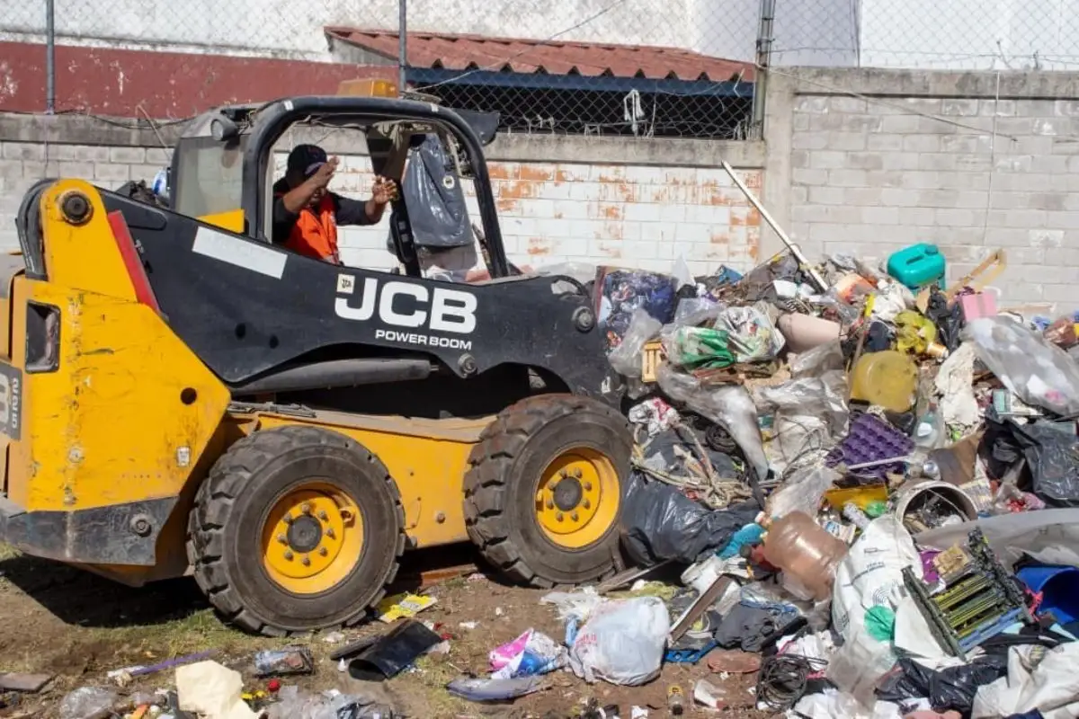 Ayuntamiento de Puebla realiza limpieza en la colonia Villa Verde