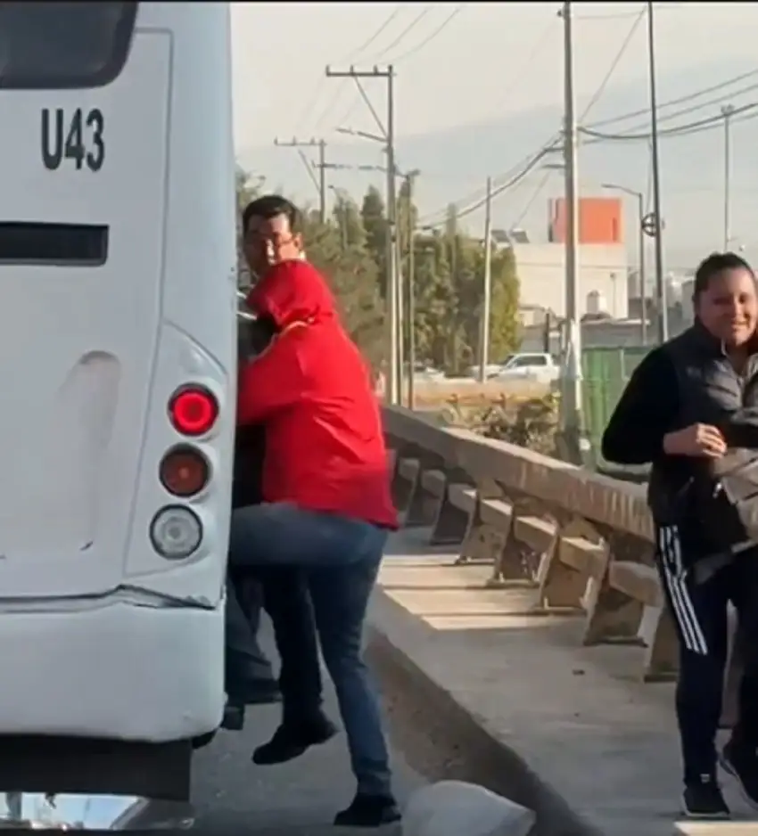 (VIDEO) Mujer cae de ruta Galgos del Sur que iba con sobrecupo