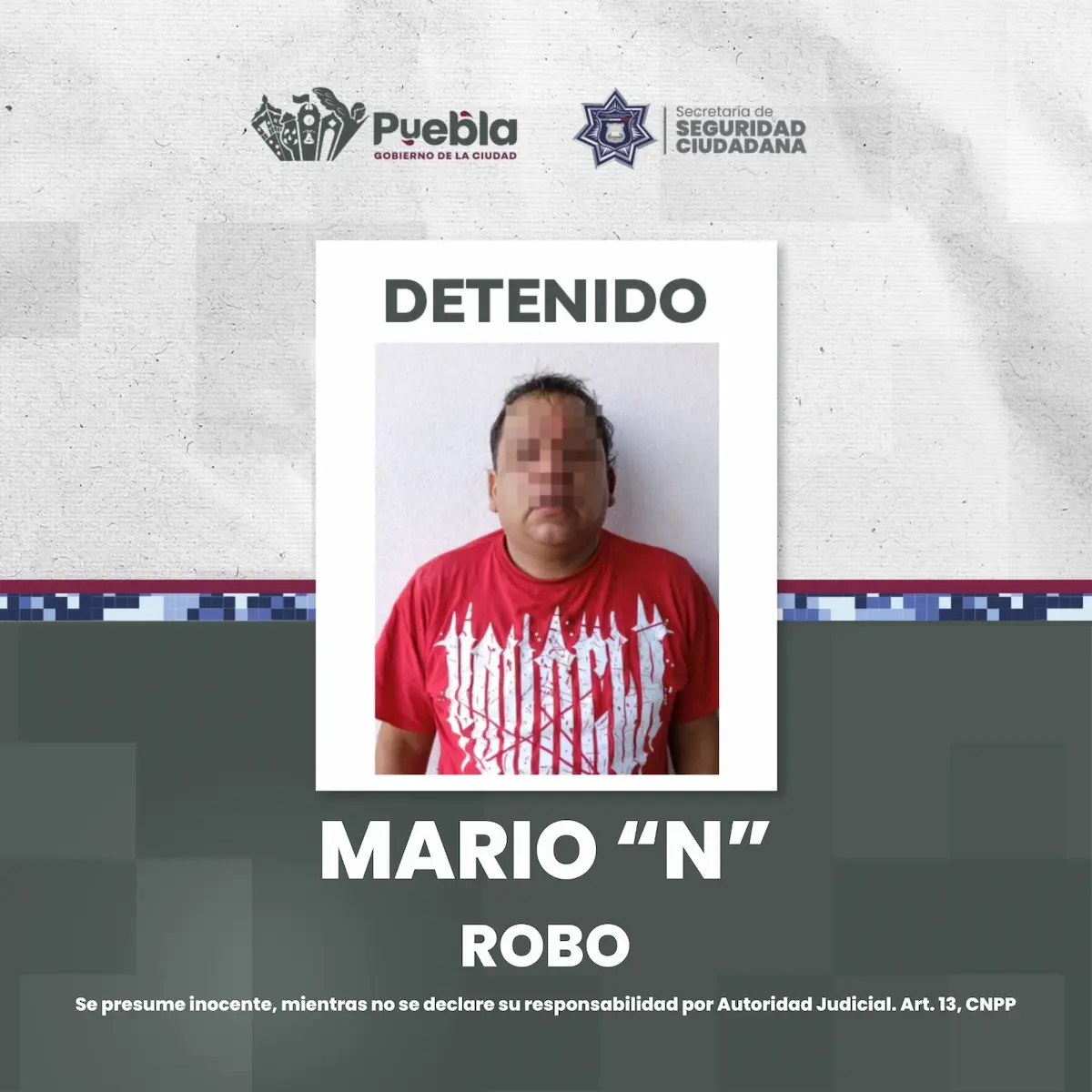 mujer se cuelga de un auto para impedir robo en Puebla y detienen al asaltante