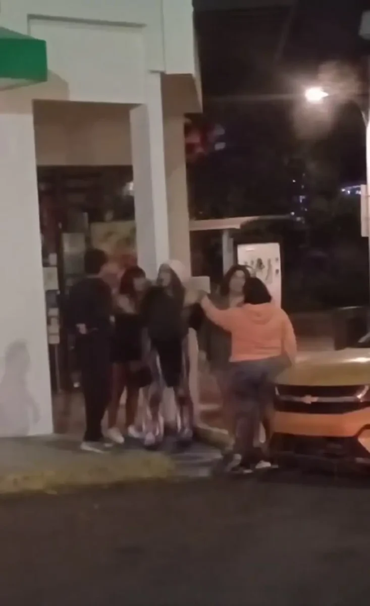 (VIDEO) Así fue la riña entre trabajadoras sexuales y una pareja en la Juárez 2 Así fue pelea entre trabajadoras sexuales trans y una pareja en la Juárez