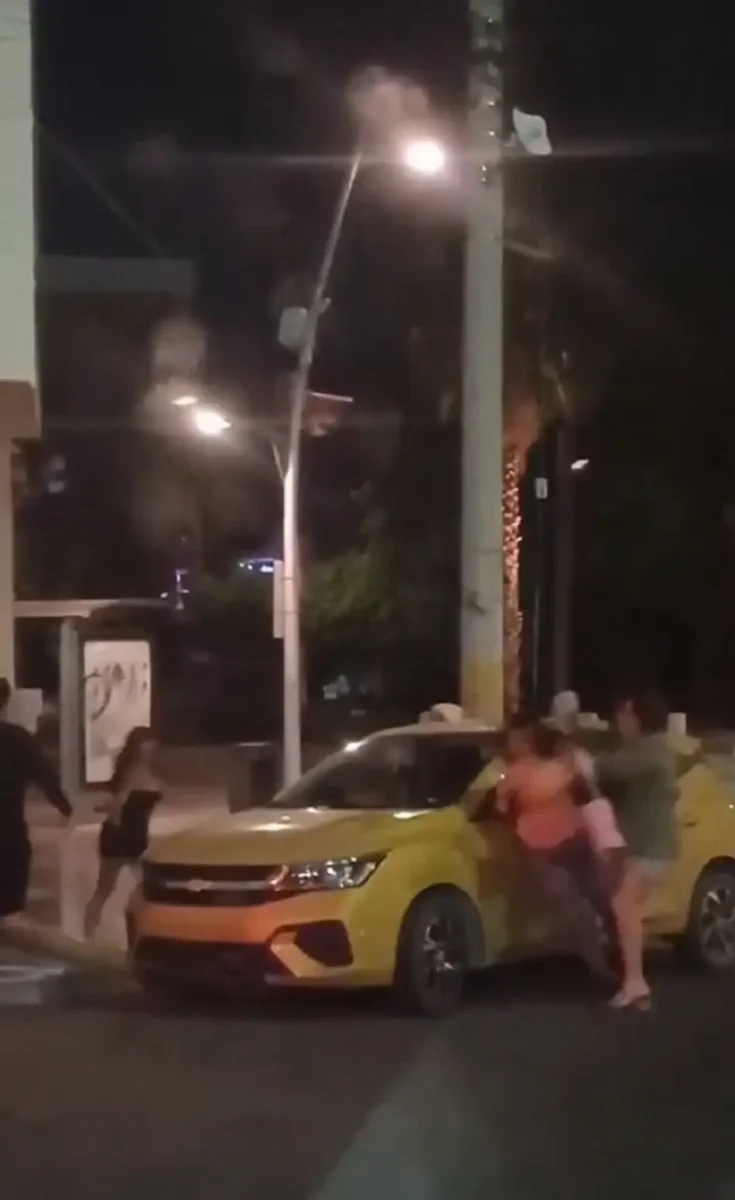 (VIDEO) Así fue la riña entre trabajadoras sexuales y una pareja en la Juárez 3 Así fue pelea entre trabajadoras sexuales trans y una pareja en la Juárez