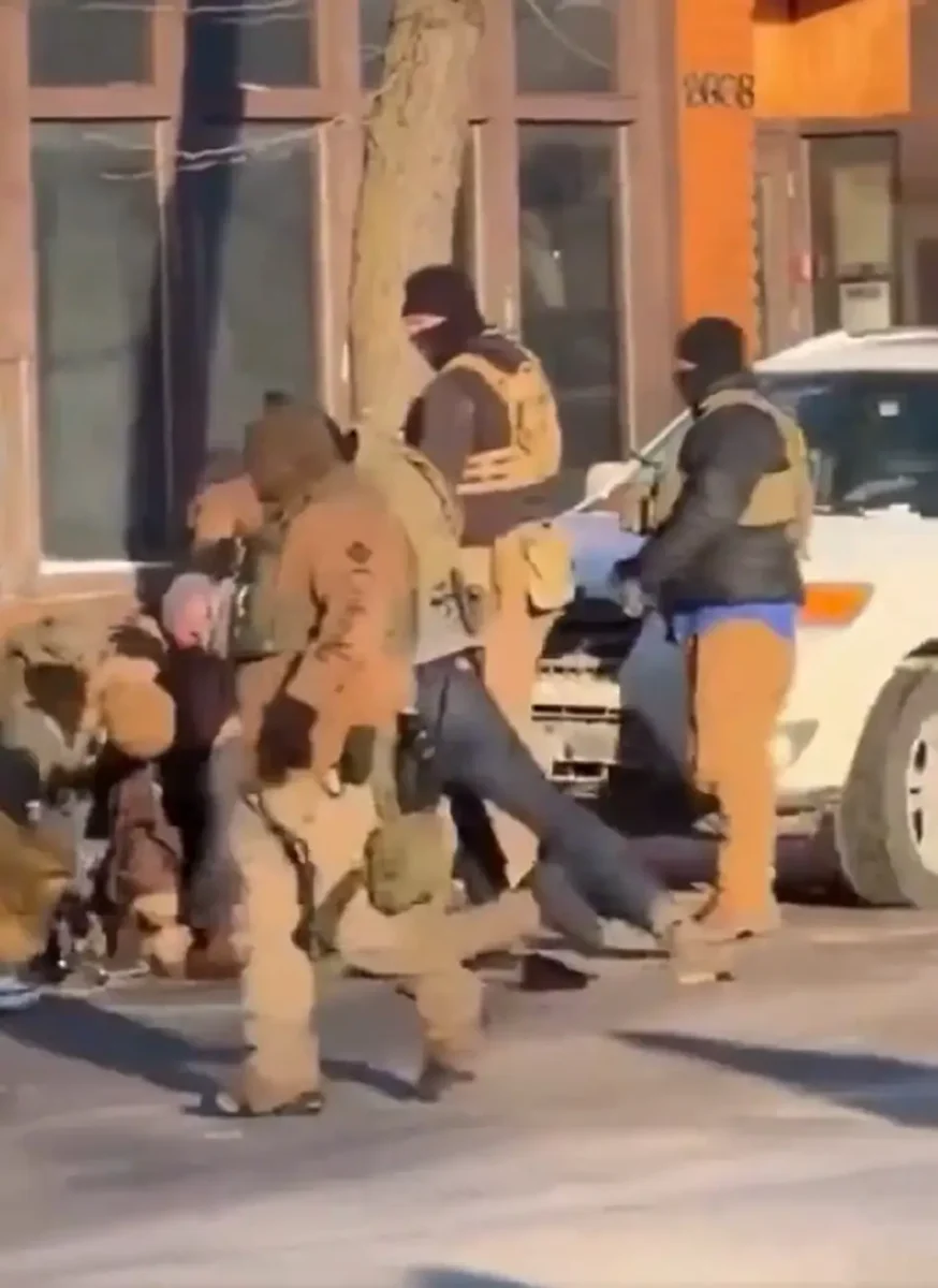 ¿Quién era Alex Pretti, el hombre asesinado por agentes del ICE?