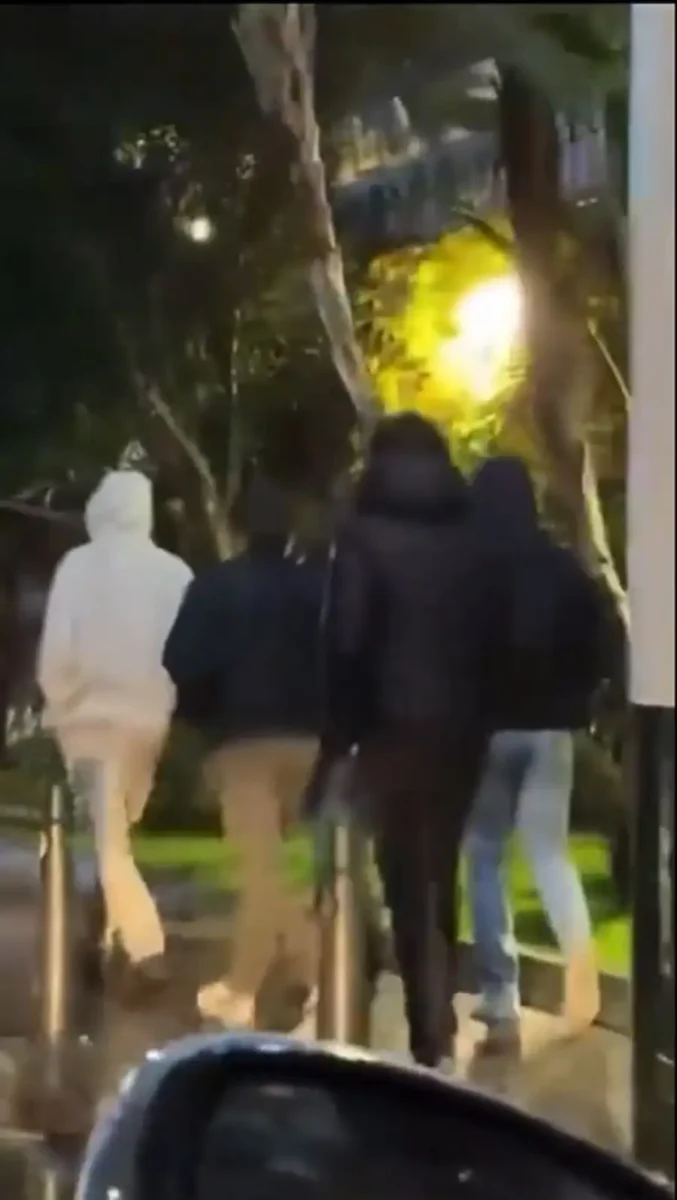 (VIDEO) Siguen a Piqué y Clara Chía con música de Shakira 2 Siguen a Piqué y Clara Chía con música de Shakira