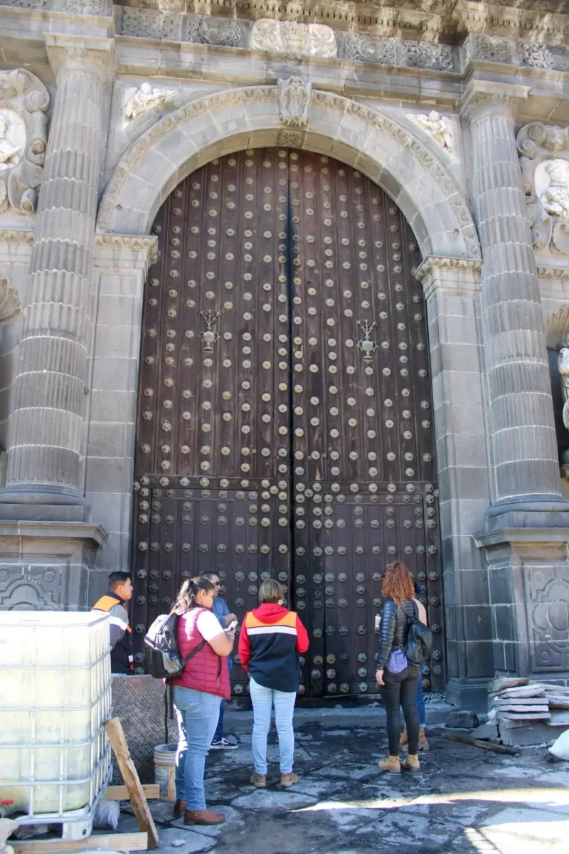 Solo una persona quemó la puerta de la Catedral y FGR investiga