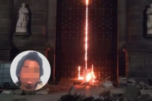 Solo una persona quemó la puerta de la Catedral y FGR investiga