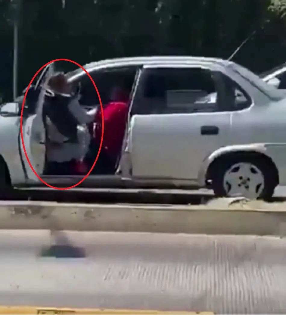 La verdadera historia de mujer que se colgó de auto