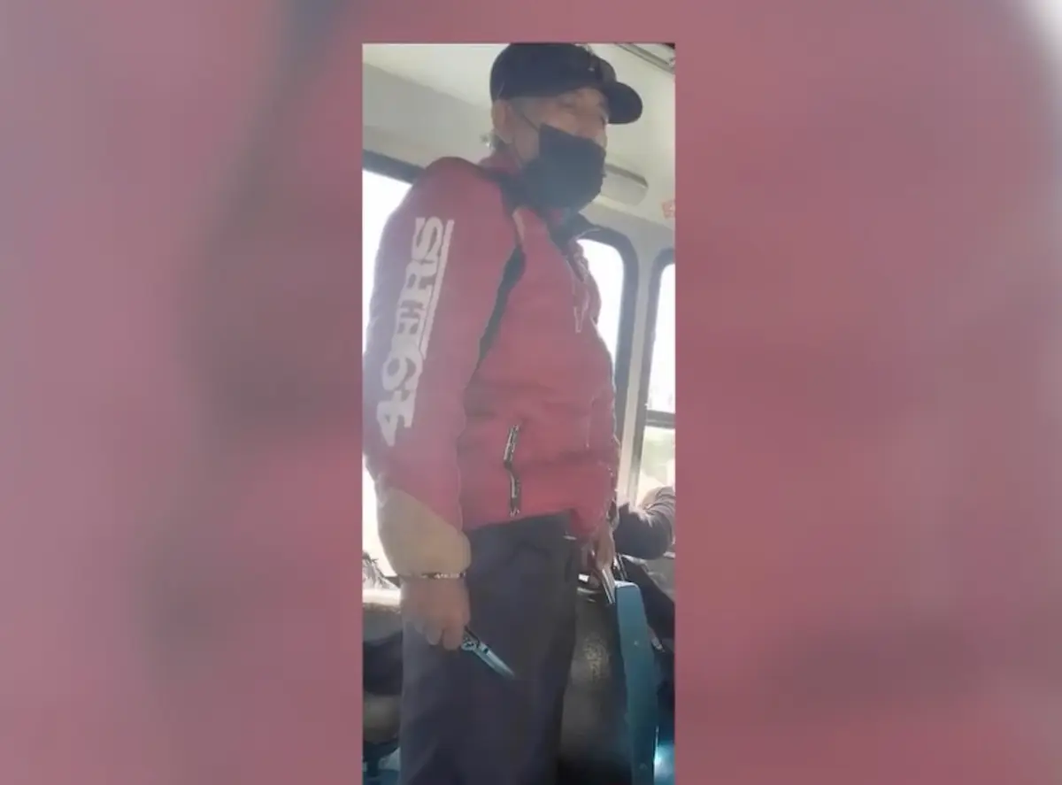 Adulto amenaza a mujer en la Ruta Azteca con una navaja