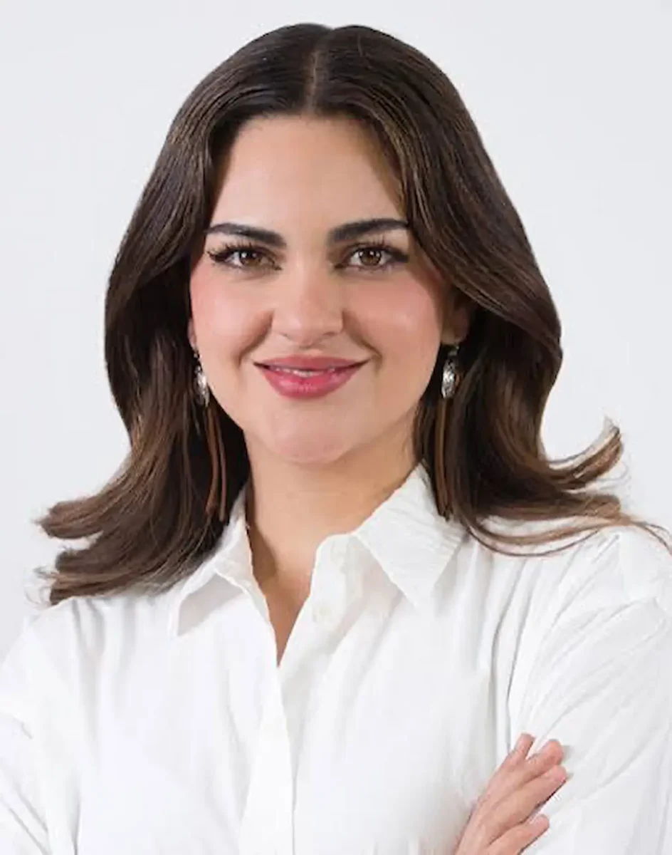 Exhiben salón de belleza oculto en el Senado