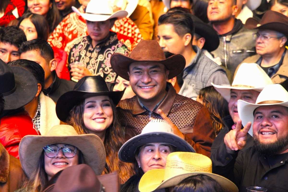 Éxito total el cierre de conciertos de Mascaritas 2026 en Huejotzingo; miles corean canciones de los Alameños de la Sierra