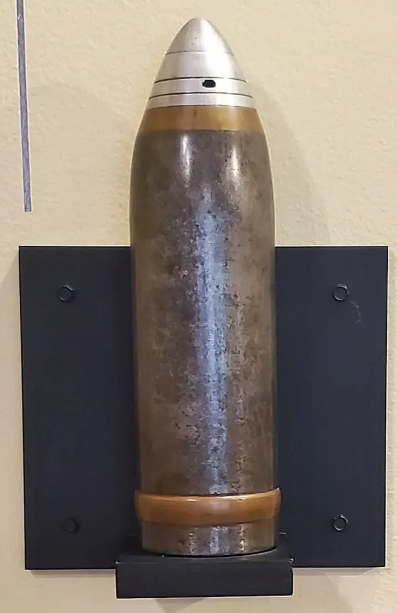 Hombre es hospitalizado tras introducirse por el recto un proyectil explosivo de la Primera Guerra Mundial