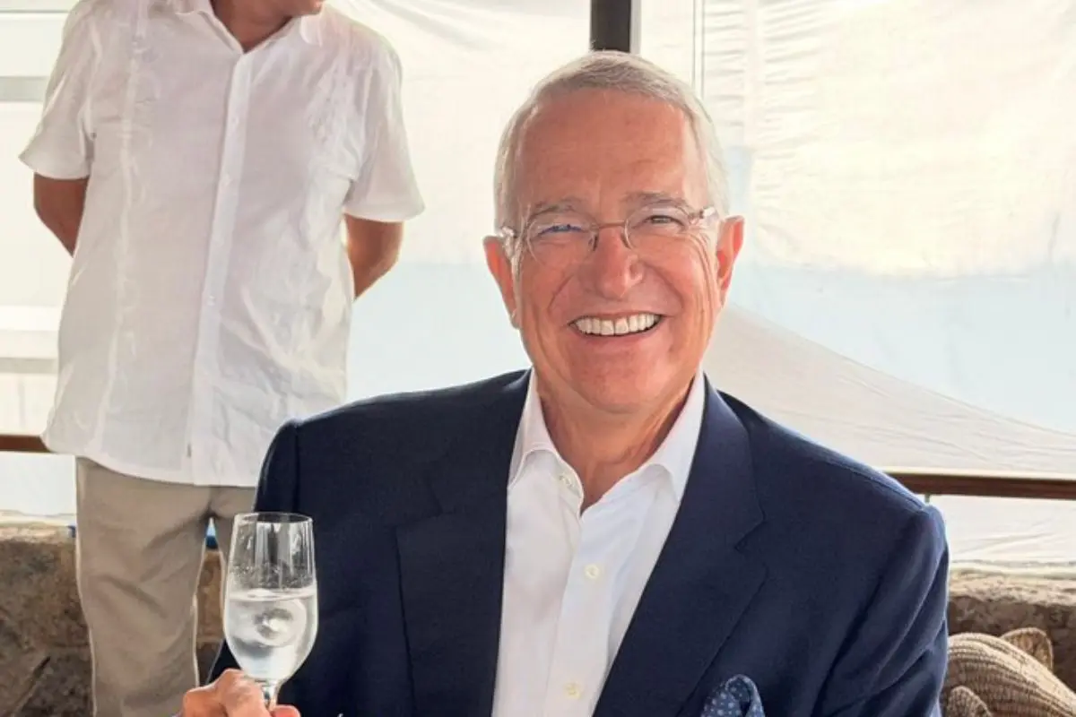 Salinas Pliego ofrece recompensa por fotos y videos de políticos mexicanos en el Super Bowl