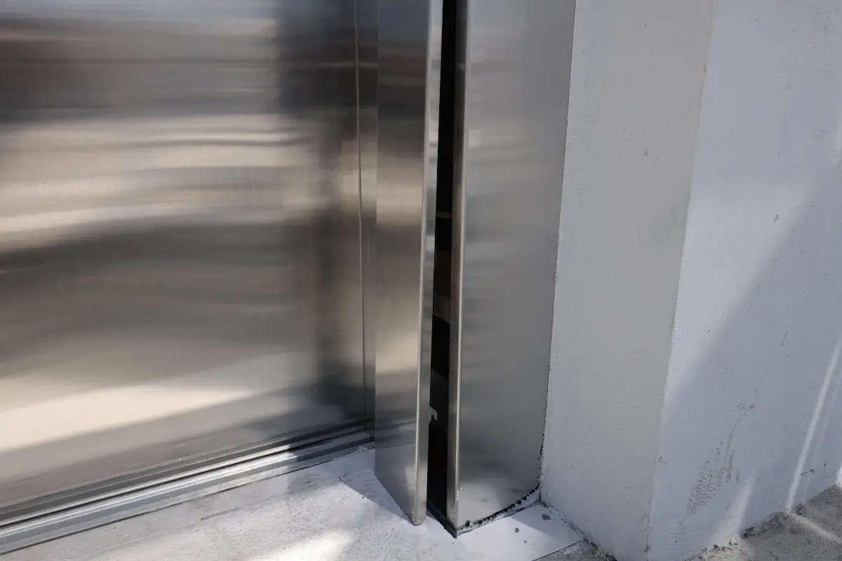 Vandalizan elevadores y escaleras eléctricas de la Vía Atlixcáyotl