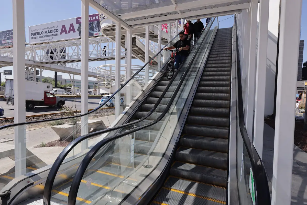 Vandalizan elevadores y escaleras eléctricas de la Vía Atlixcáyotl