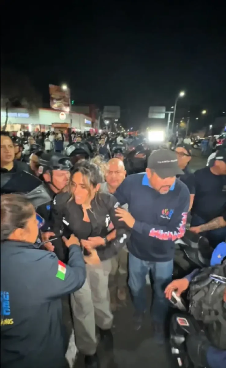 (VIDEO) Agreden a Alessandra Rojo de la Vega en operativo