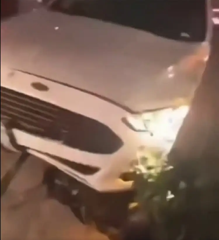 Jóvenes borrachos chocaron en la 23 Sur y escapan en Uber