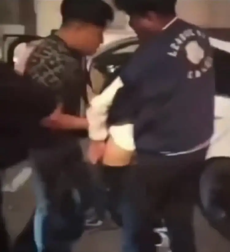 Jóvenes borrachos chocaron en la 23 Sur y escapan en Uber