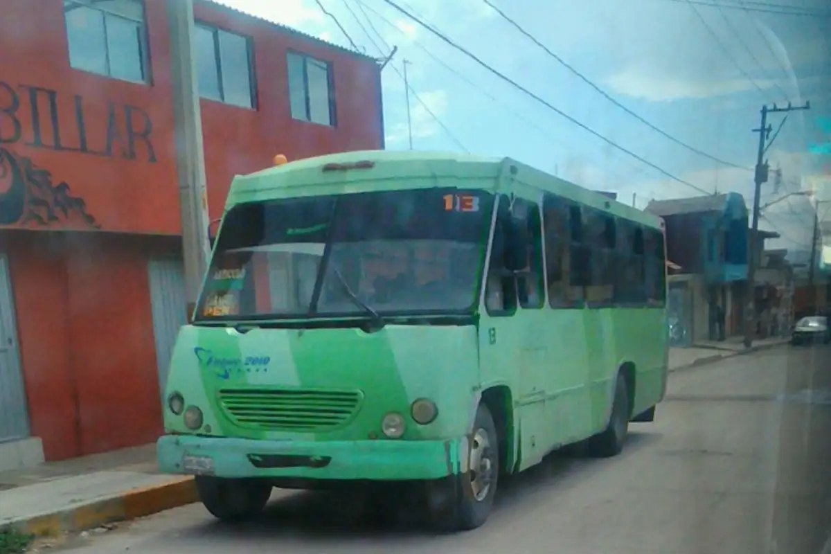 Choca ruta Enlace en Puebla al escapar de la revista vehicular