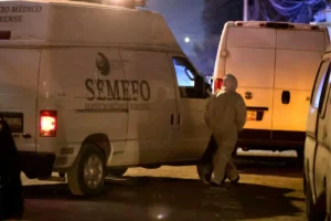 Localizan cuerpo calcinado en Calpan dentro de un BMW