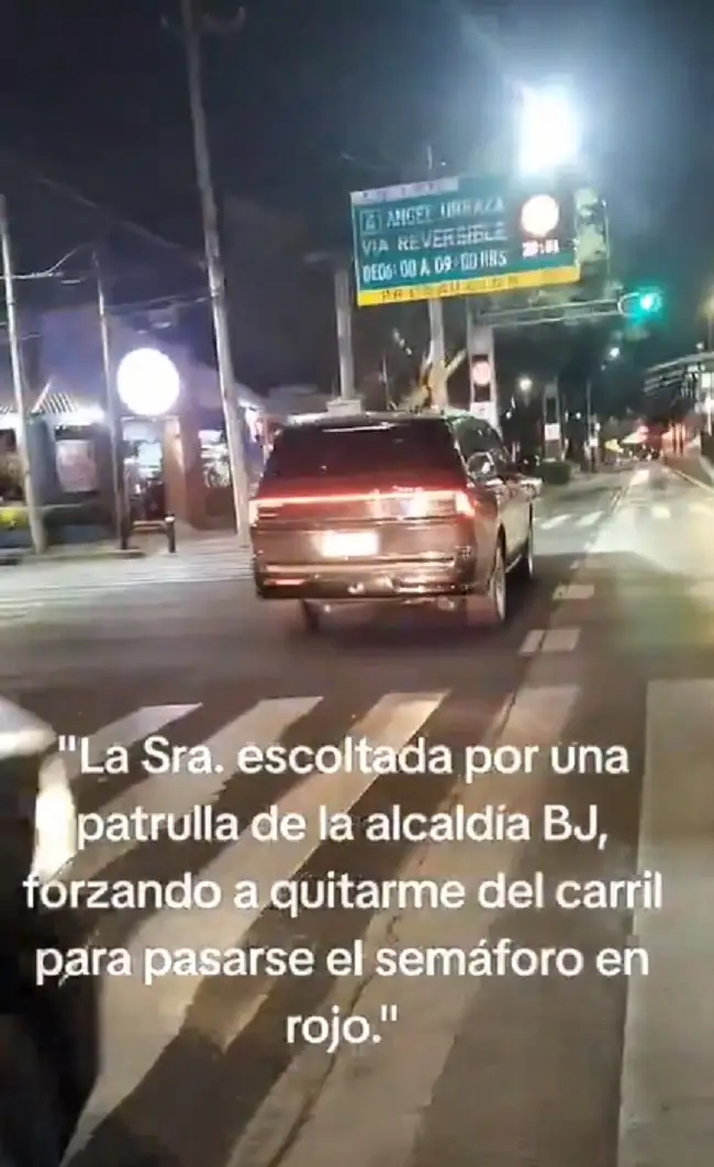 Diputada Diana Sánchez Barrios quita a ciclista de ciclovía en CDMX