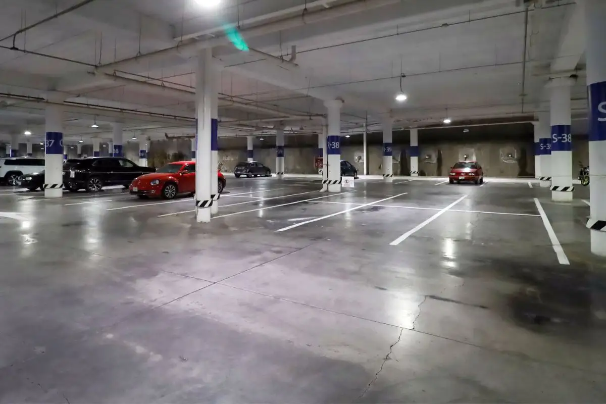 Dueños de estacionamientos de Puebla analizan subir tiempo de tolerancia