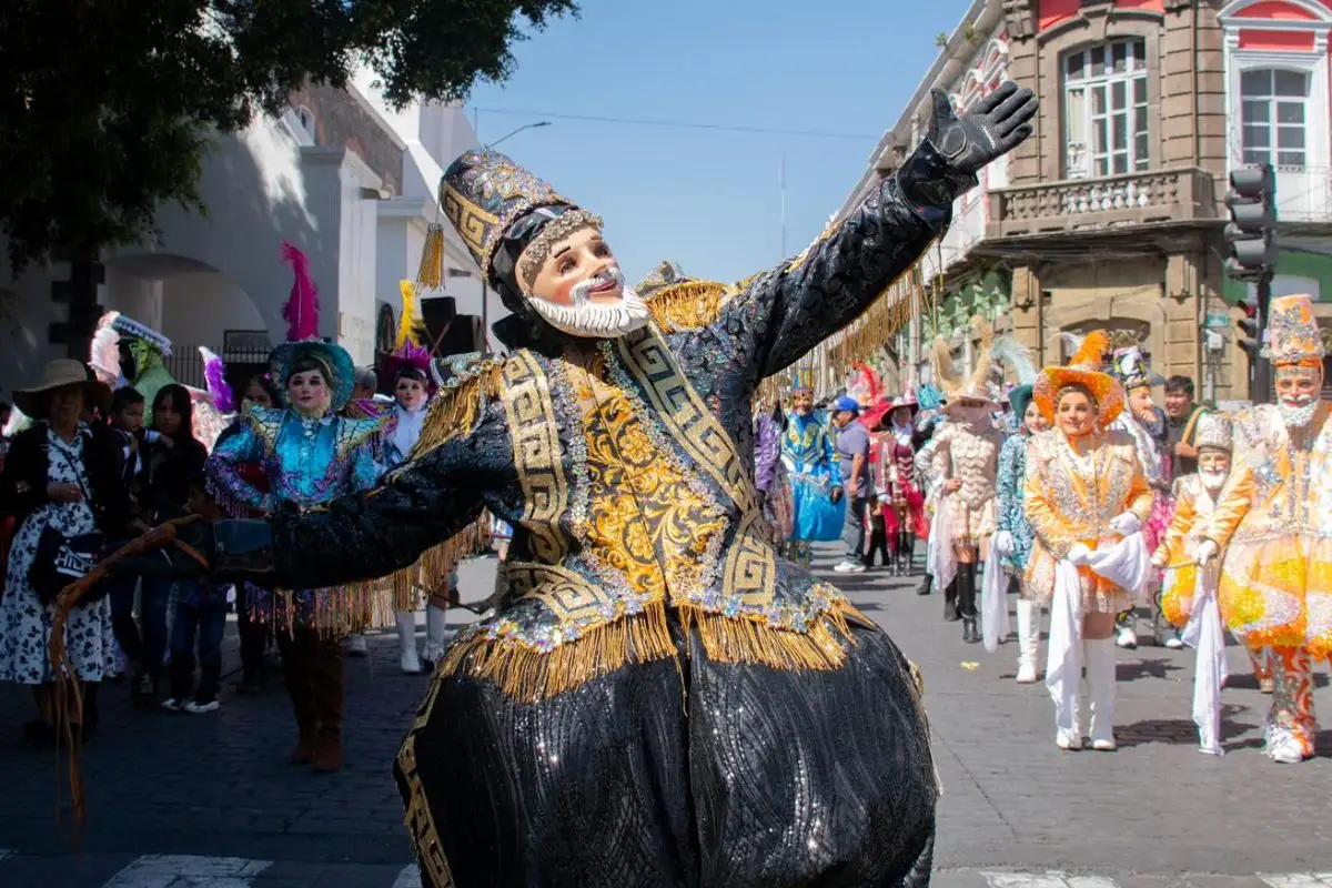 Huehues en Puebla tendrán prohibidos los bailes sonideros