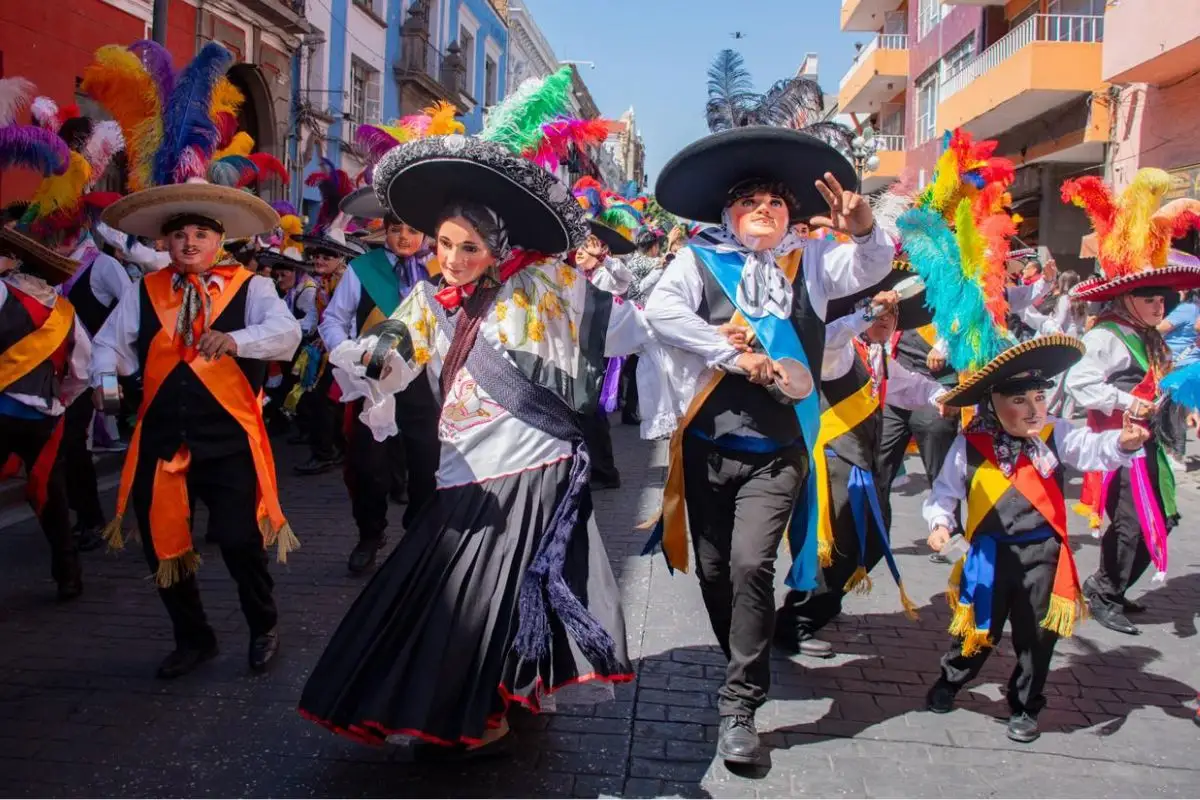 Huehues en Puebla tendrán prohibidos los bailes sonideros