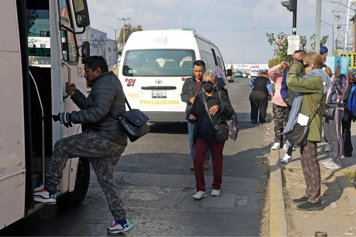 No aumentar la tarifa del transporte hasta que modernicen unidades: Congreso