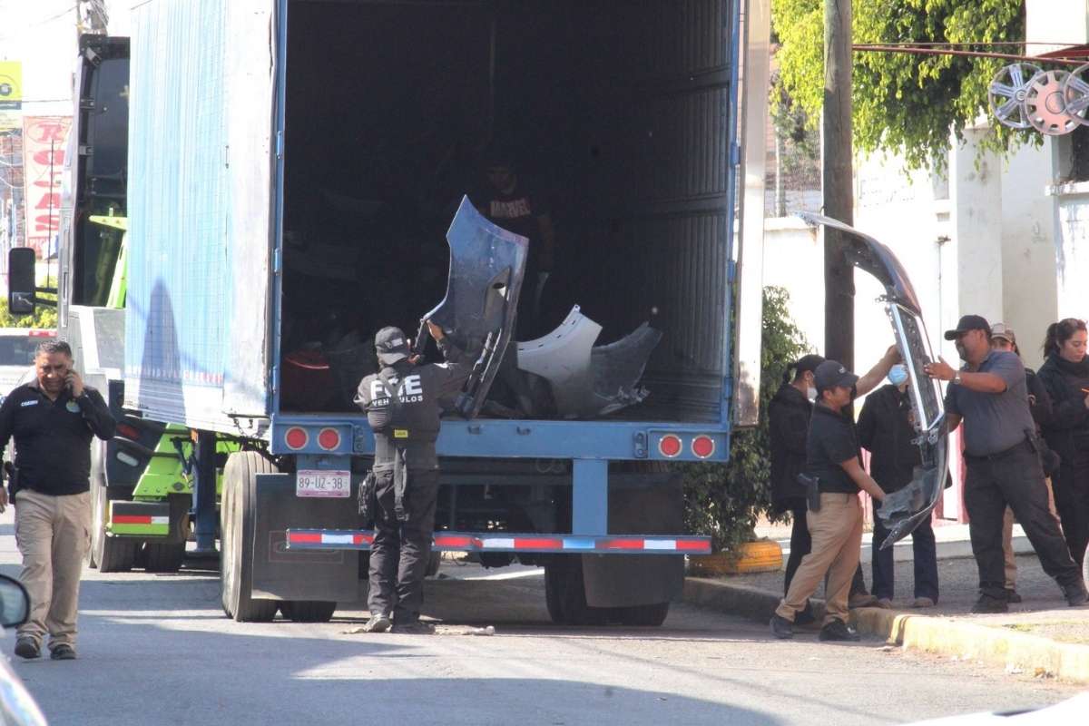 Otro golpe a la 46 Poniente- aseguran tres inmuebles, dos autos robados y más autopartes