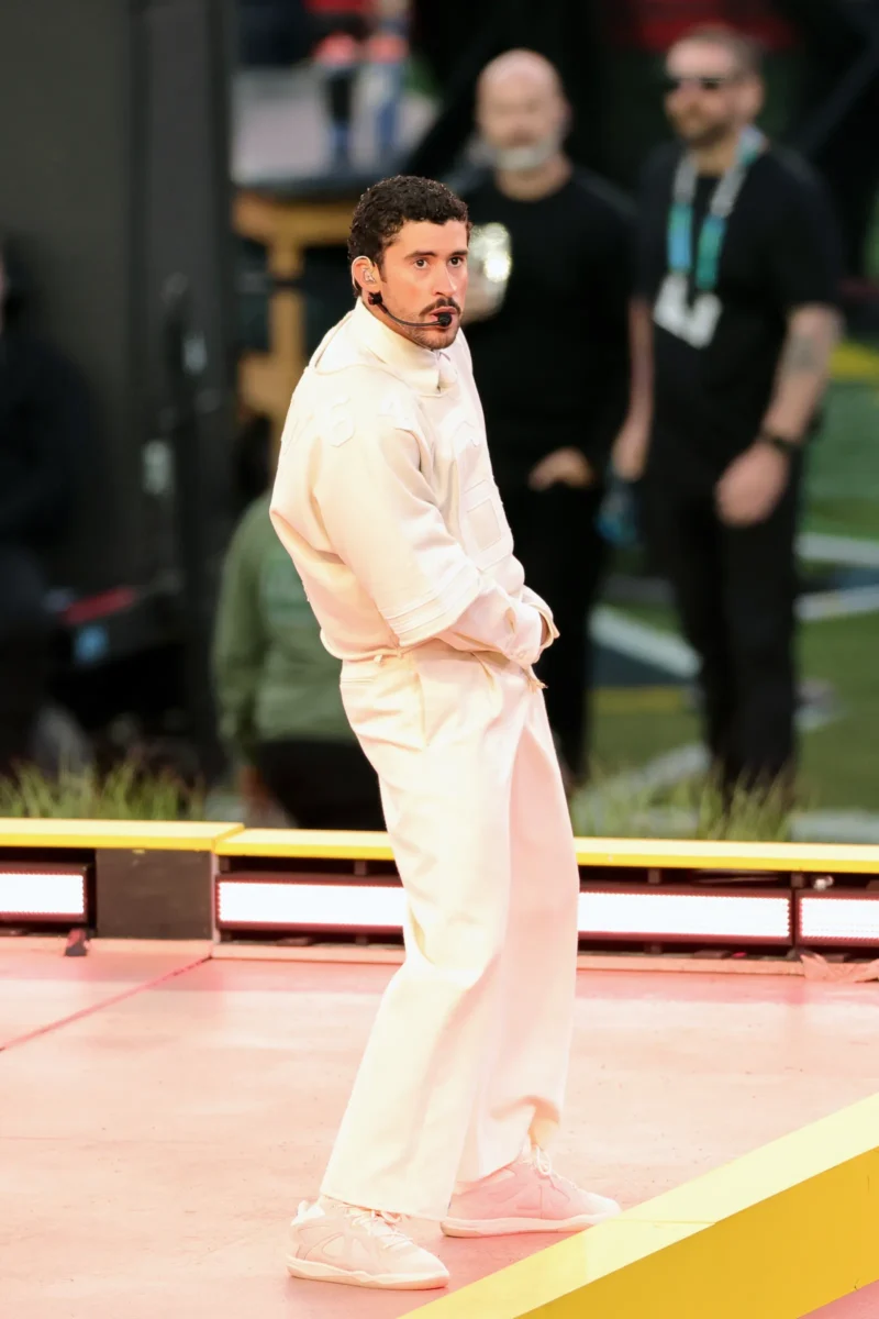 outfit de bad bunny en el super bowl.
