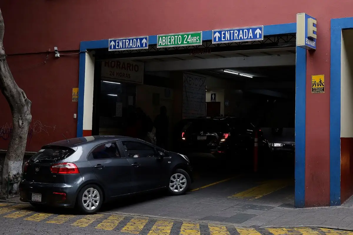 Plazas comerciales rechazan póliza antirrobo en estacionamientos