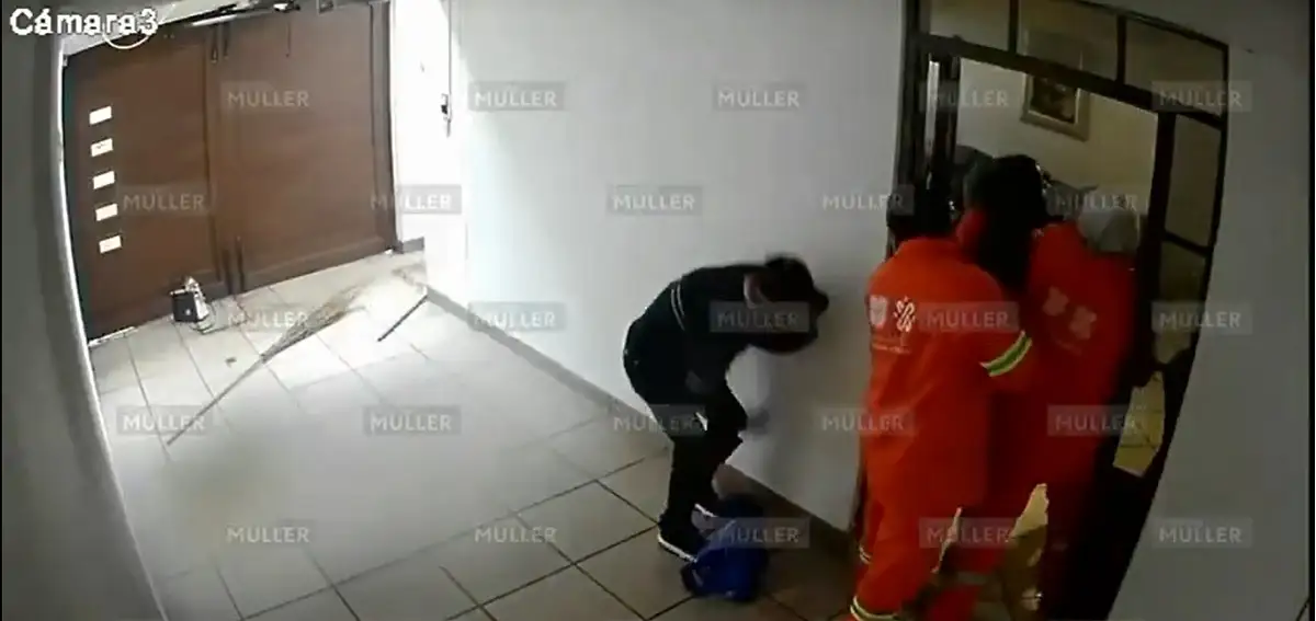 Rateros disfrazados de barrenderos asaltan vivienda en CDMX
