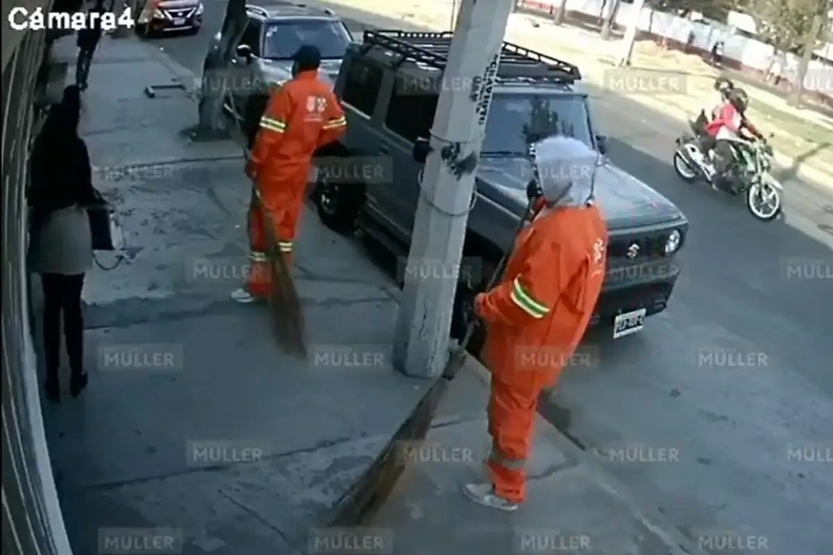 Rateros disfrazados de barrenderos asaltan vivienda en CDMX