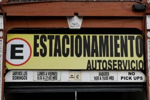 Centros comerciales piden equilibrio en regulación de estacionamientos