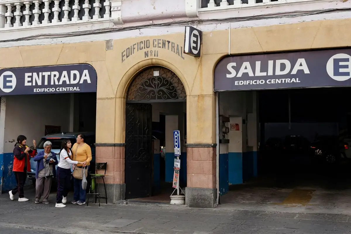 Centros comerciales piden equilibrio en regulación de estacionamientos