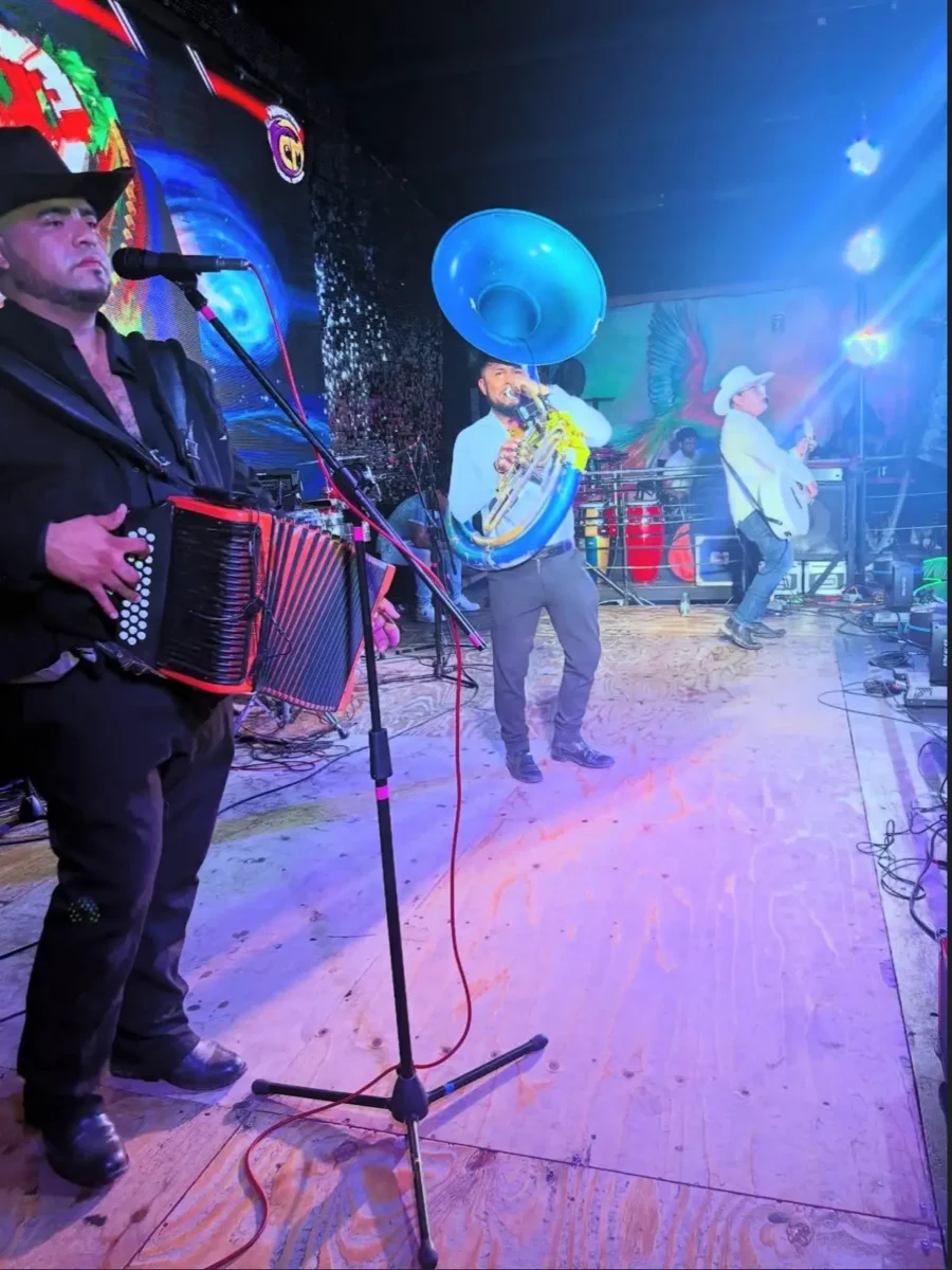 Roban instrumentos a grupo poblano Quinto Rango