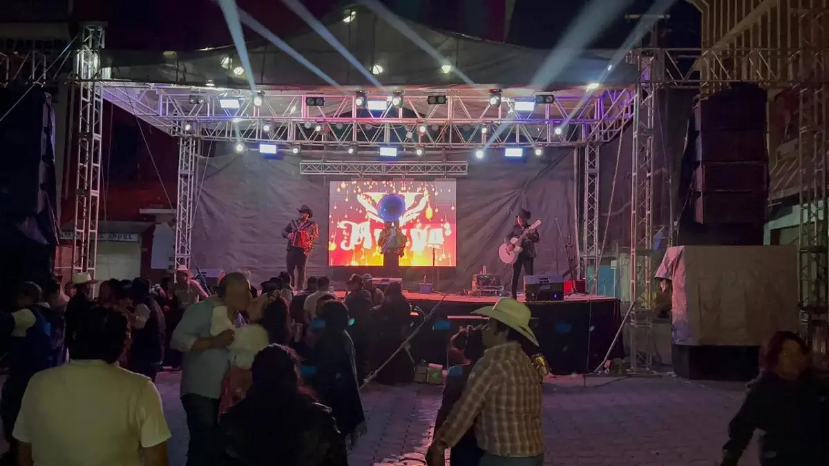 Roban instrumentos a grupo poblano Quinto Rango