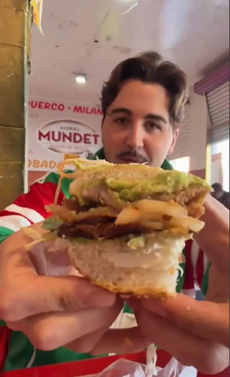 Esto fue lo que @tacotios comió en Puebla y sus recomendaciones 5 Taco Tíos en Puebla comió chalupas, cemitas, moles y molotes