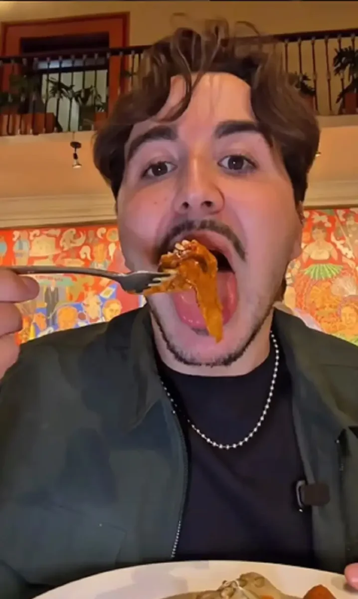 Esto fue lo que @tacotios comió en Puebla y sus recomendaciones 4 Taco Tíos en Puebla comió chalupas, cemitas, moles y molotes