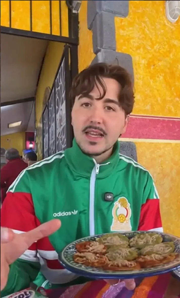 Esto fue lo que @tacotios comió en Puebla y sus recomendaciones 3 Taco Tíos en Puebla comió chalupas, cemitas, moles y molotes