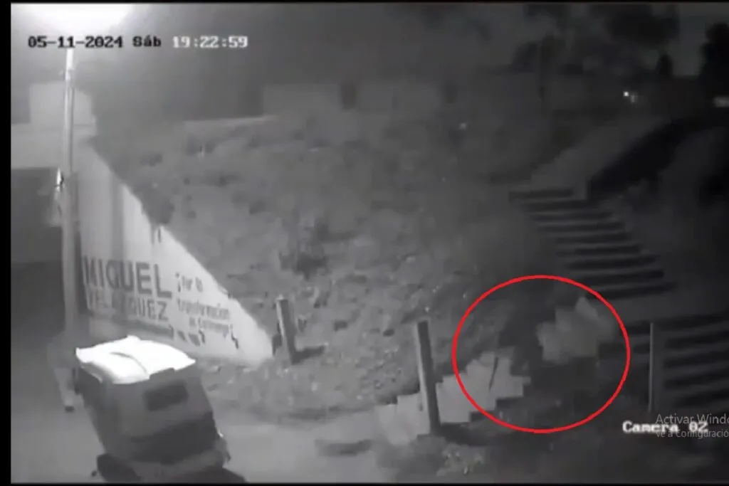 mujer se arroja de las escaleras en coronango 1